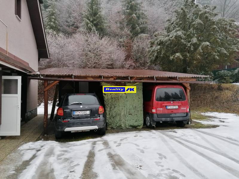 mraziarenský box a prístrešok -  nie je predmetom predaja