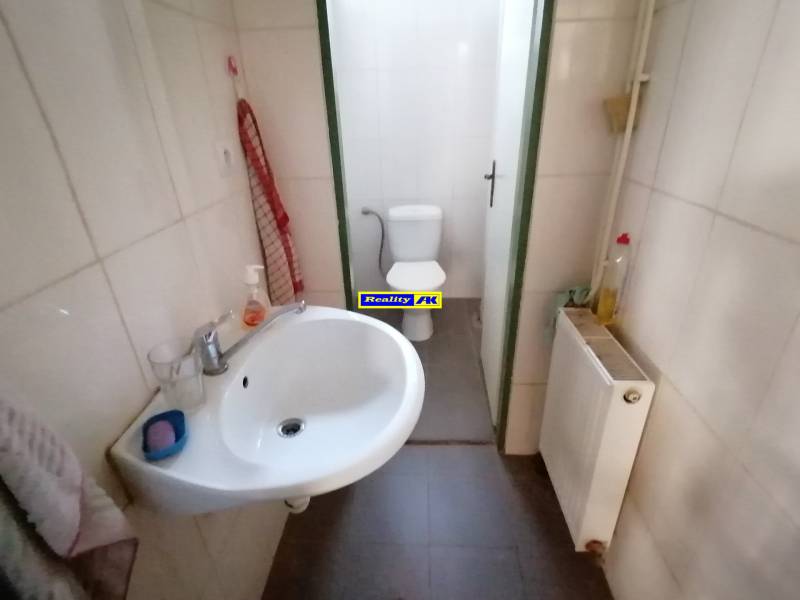 zamestnanci WC dámske