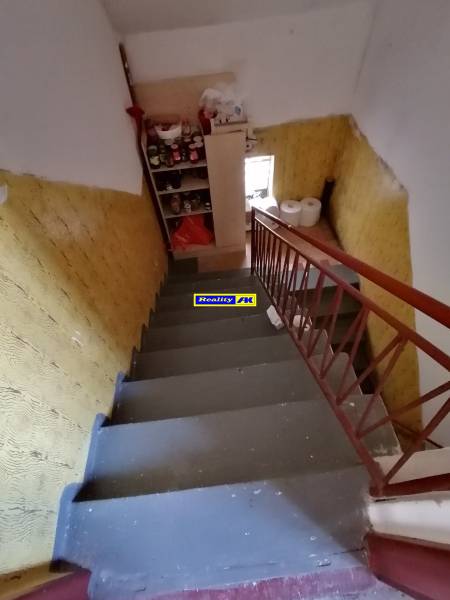 schodisko na povalu