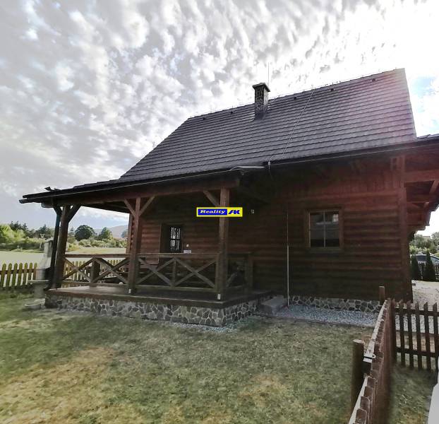 Drevená chata s verandou a záhradou na ulici Liptovský Trnovec, Liptovský Mikuláš.