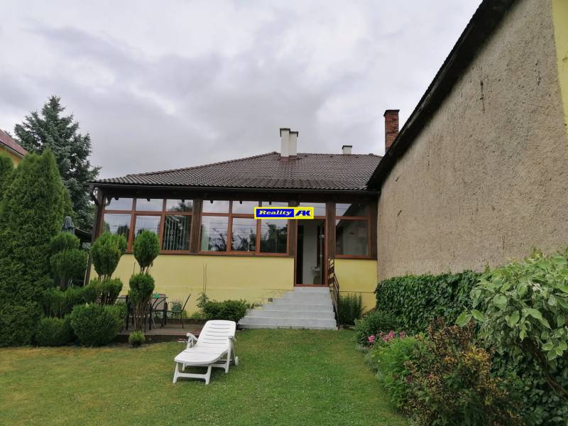 Rodinný dom v Turčianskych Tepliciach, Mošovciach s terasou, záhradou a terasou