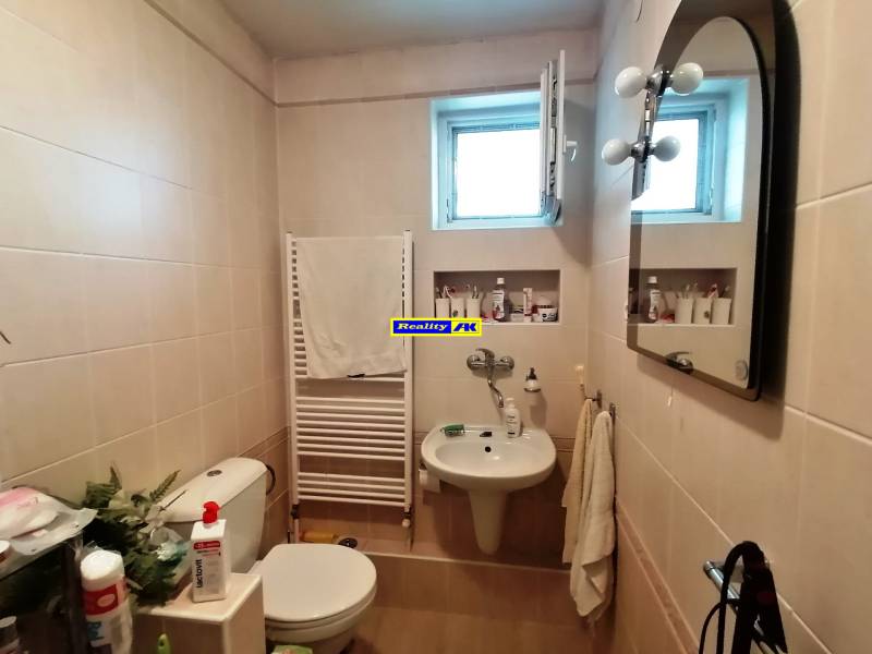 kúpeľňa s WC na poschodí