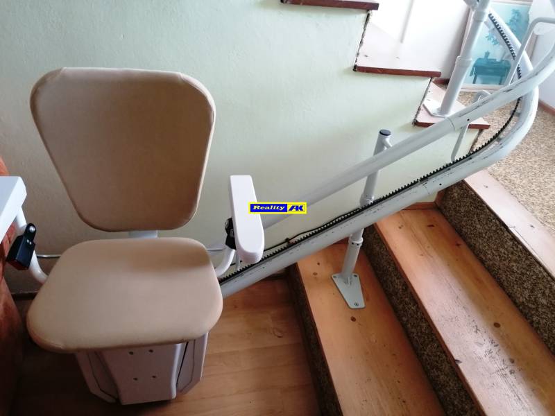  schodiskový výťah z prízemia na poschodie