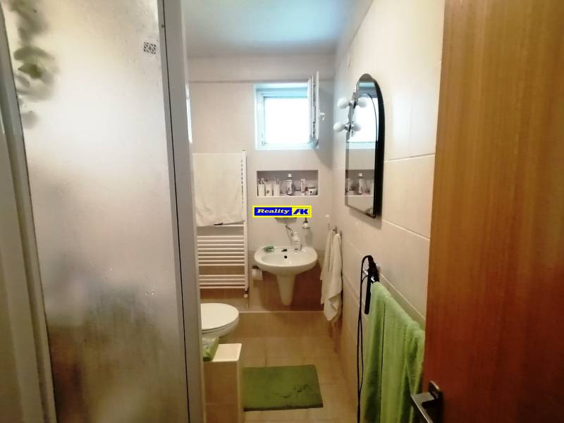 kúpeľňa s WC na poschodí