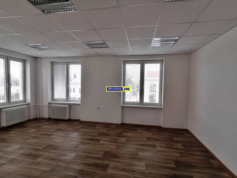 Prenájom kancelária plocha 38 m2 Martin, výťah, bezbariérový prístup