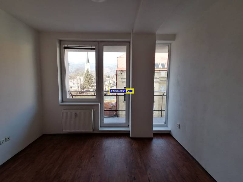 2 izbový byt na prenájom Vrútky Centrum, loggia, bezbarierový