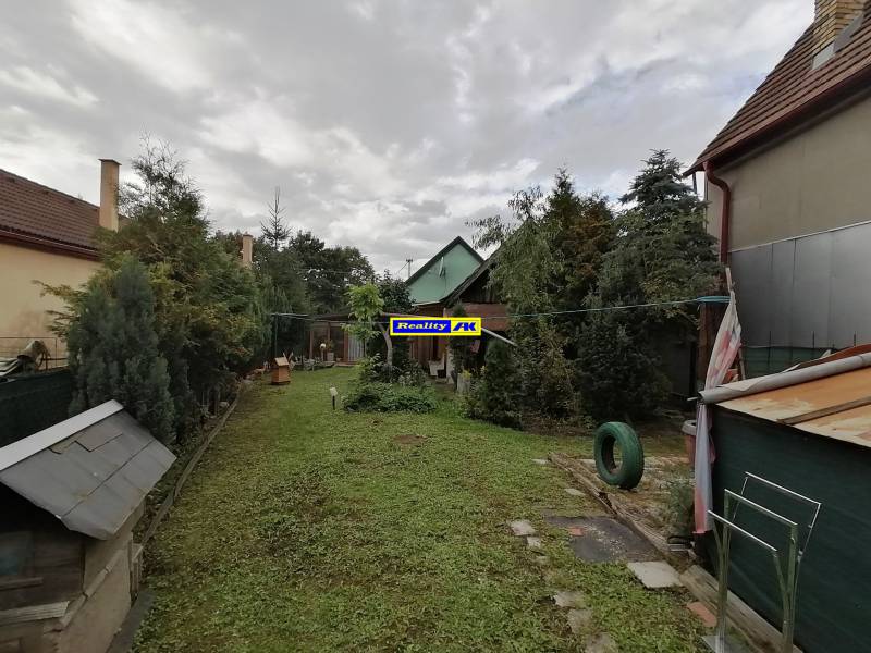 pohľad na dom zo záhrady
