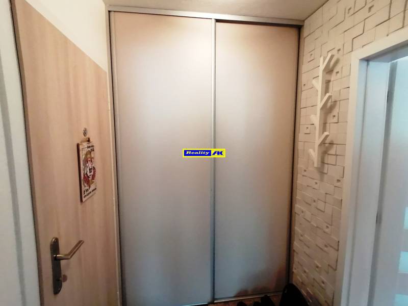 vstupná chodba vstavaná skriňa