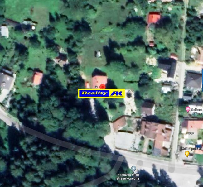 Letecký pohľad na rekreačné pozemky v Martine, Hrdinov SNP, obklopené zeleňou.