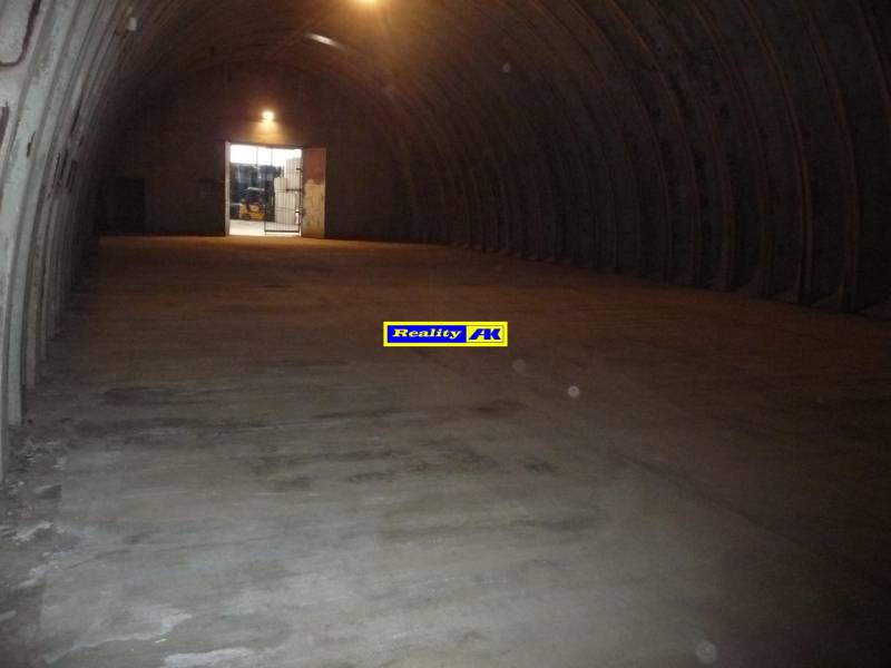 hala 490 m2